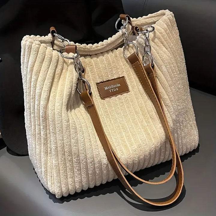 Alvhilde | Soft ribbed bag with stylish metal chain