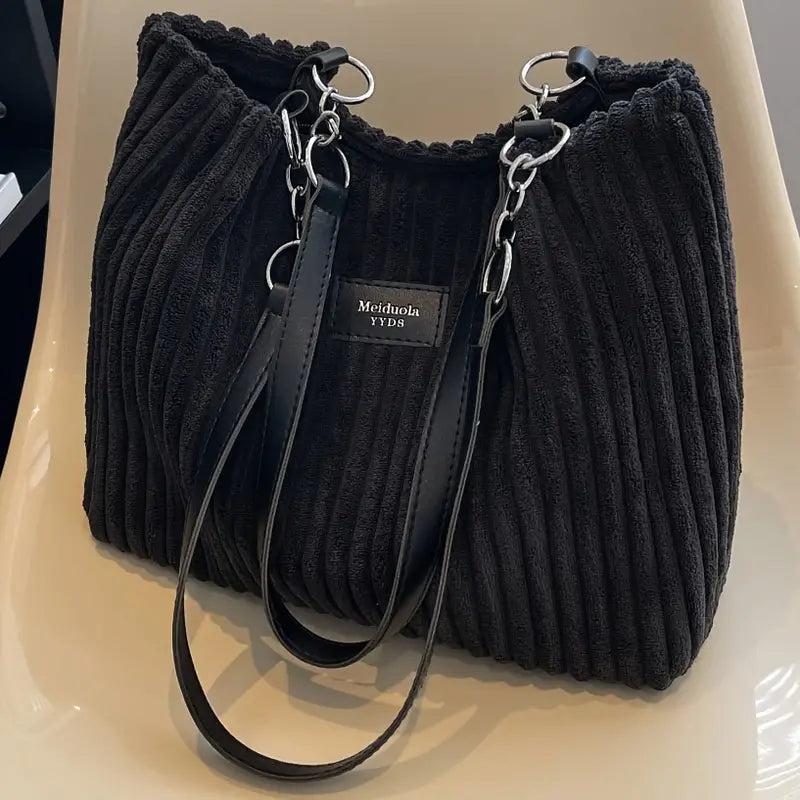 Alvhilde | Soft ribbed bag with stylish metal chain
